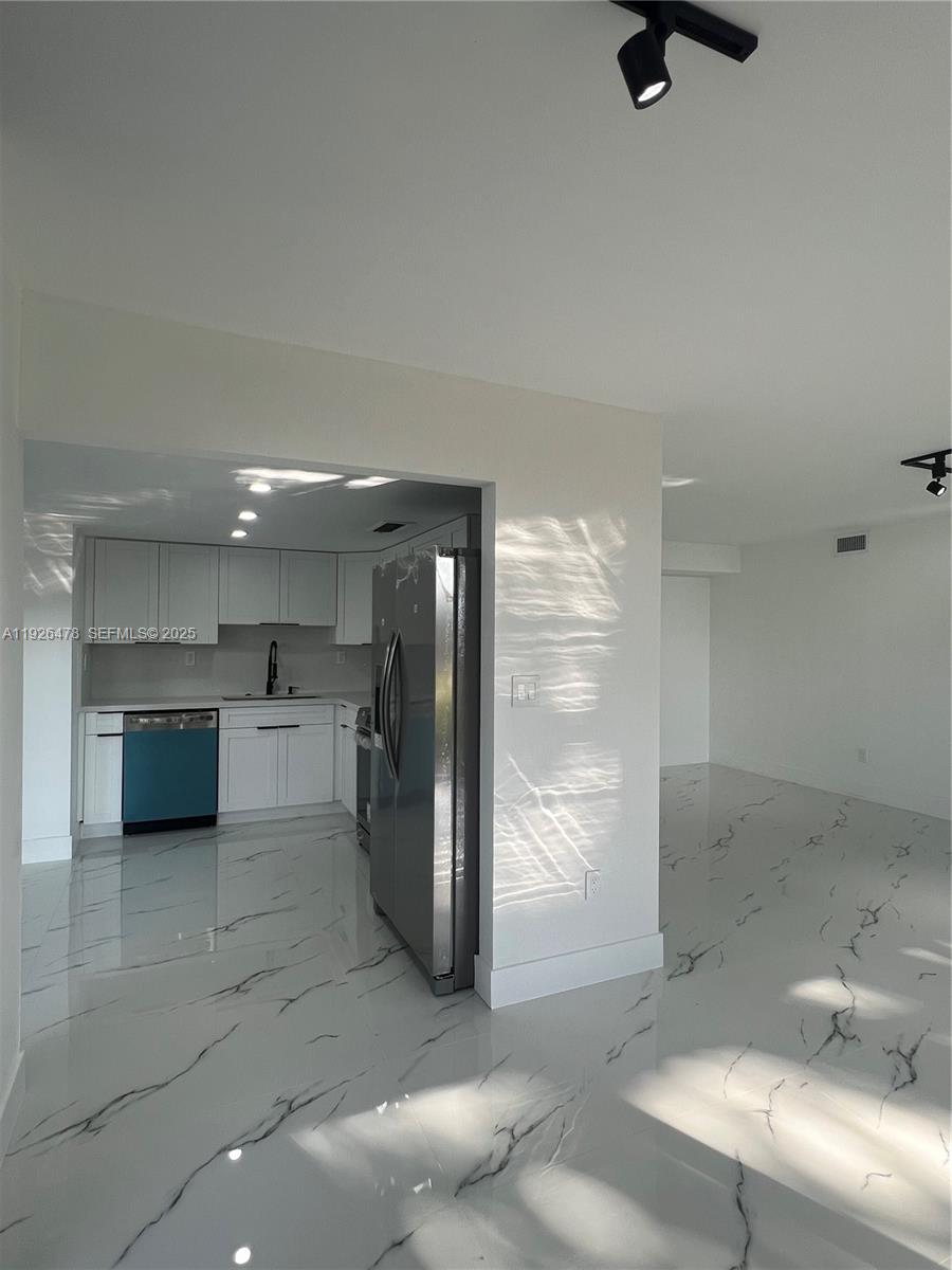 TOWNHOUSES OF THE CALIF C - Residential