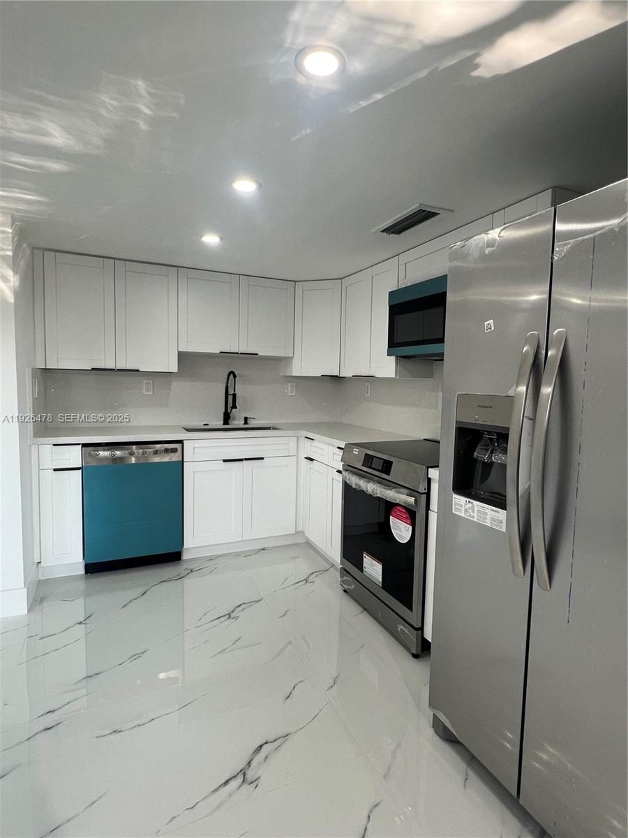 TOWNHOUSES OF THE CALIF C - Residential