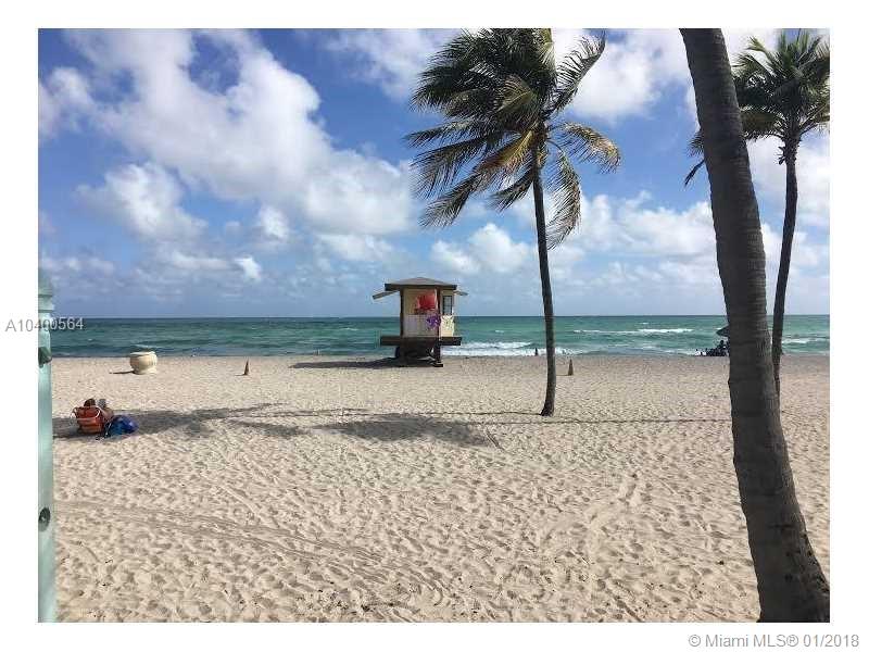 HOLLYWOOD LITTLE RANCHES - Residential