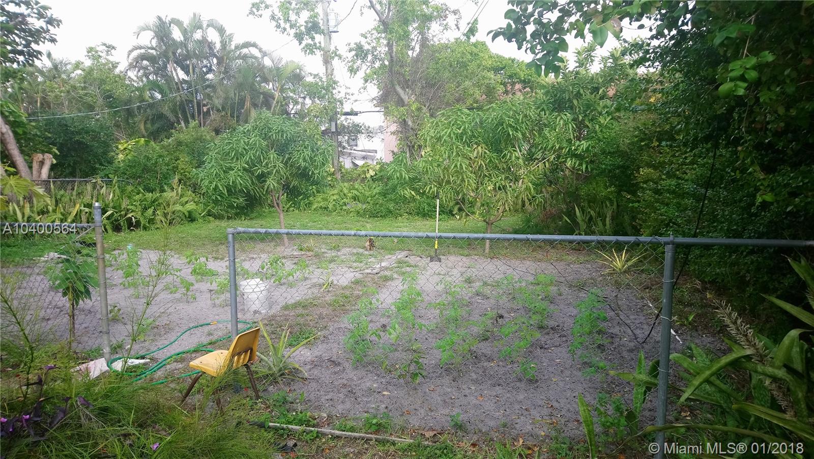 HOLLYWOOD LITTLE RANCHES - Residential