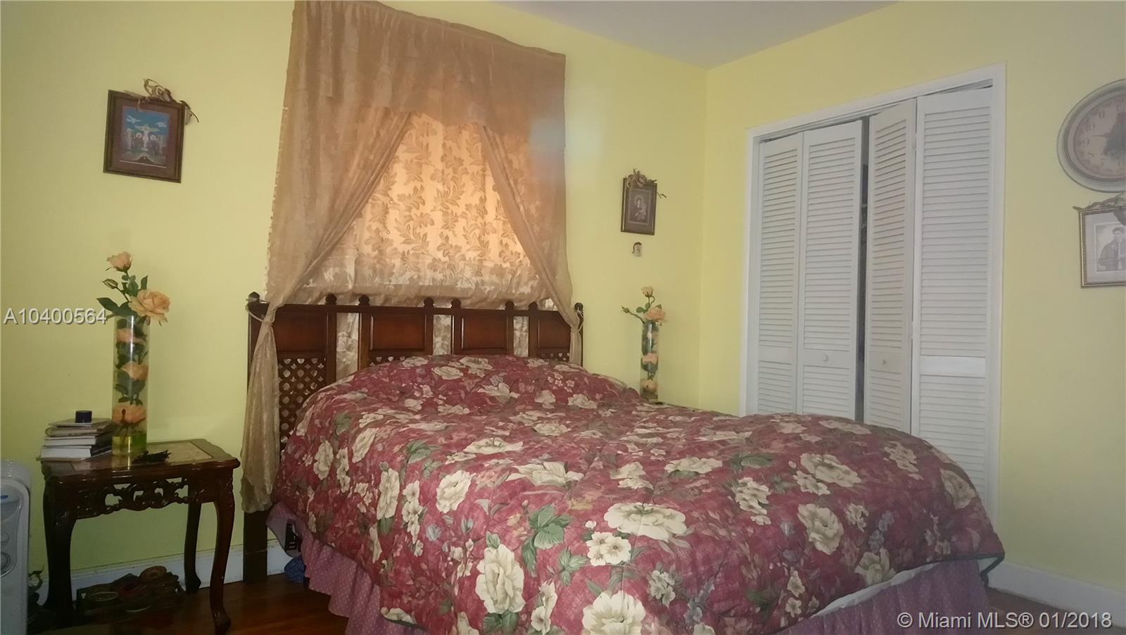 HOLLYWOOD LITTLE RANCHES - Residential