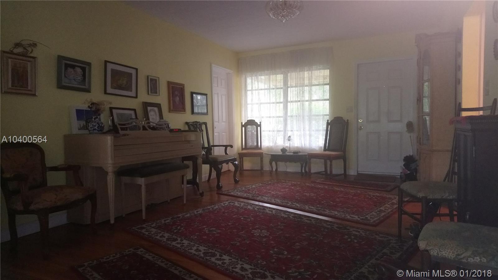 HOLLYWOOD LITTLE RANCHES - Residential