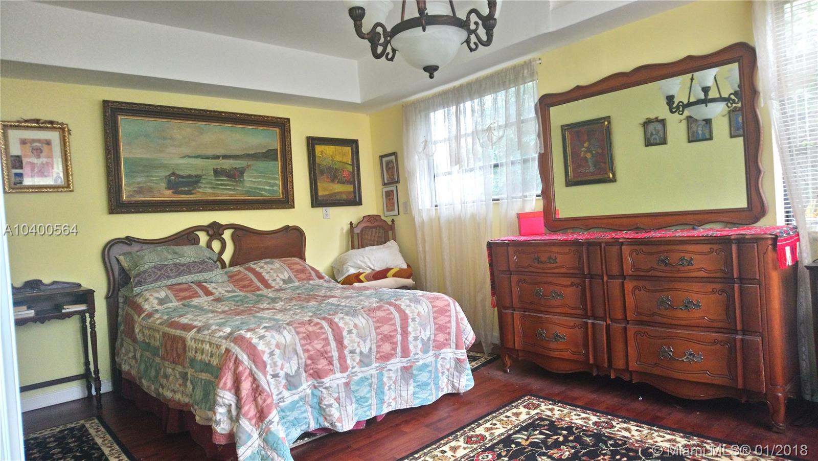 HOLLYWOOD LITTLE RANCHES - Residential