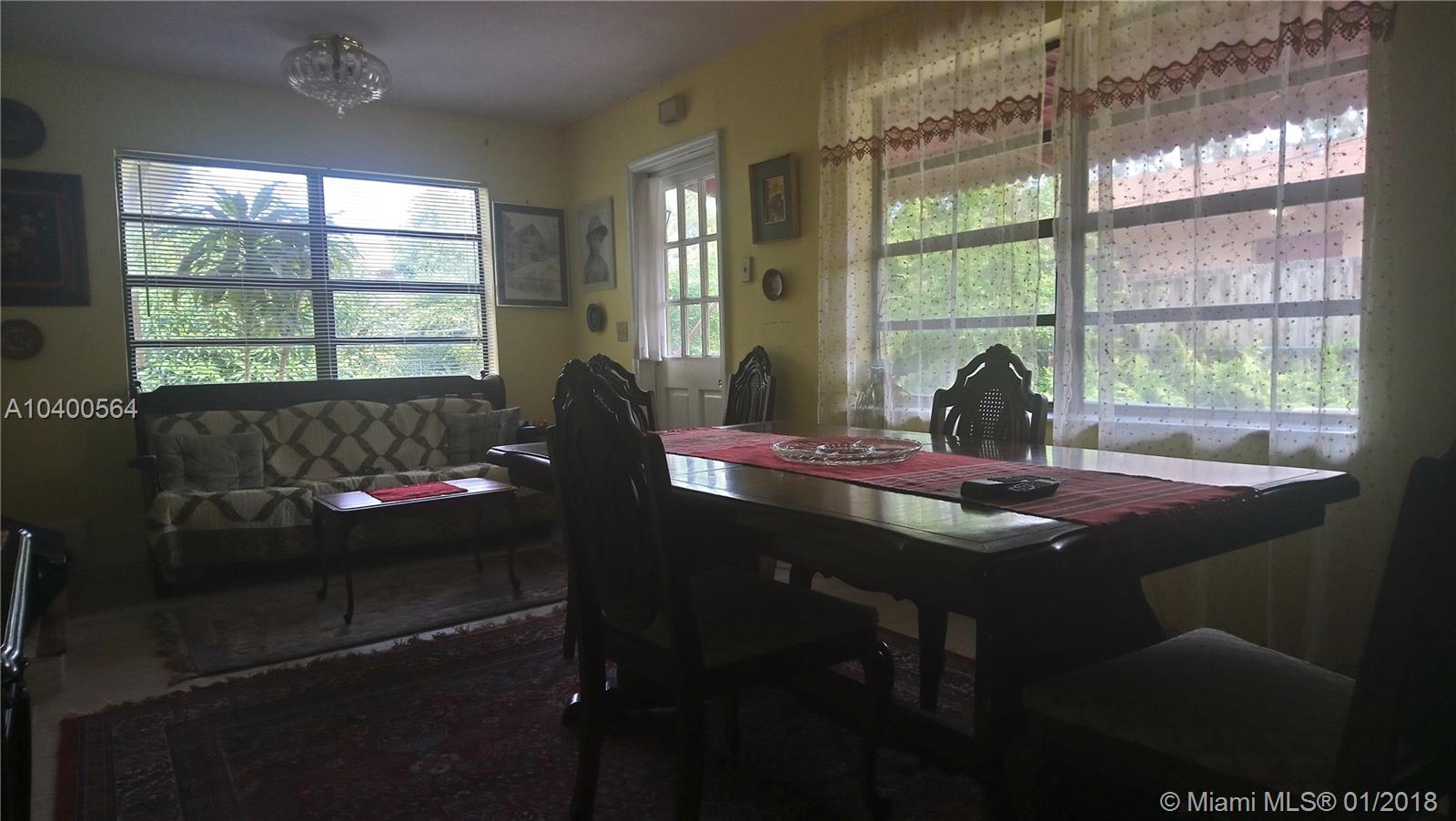 HOLLYWOOD LITTLE RANCHES - Residential