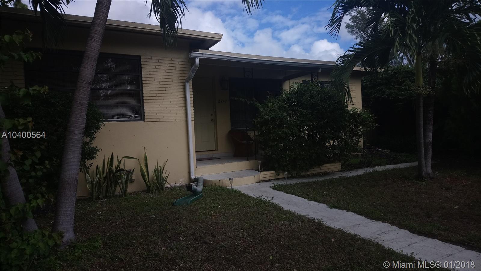 HOLLYWOOD LITTLE RANCHES - Residential