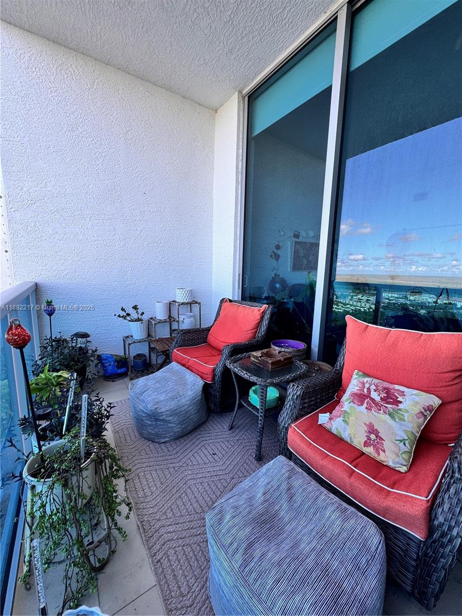 TAO SAWGRASS CONDOMINIUM - Residential