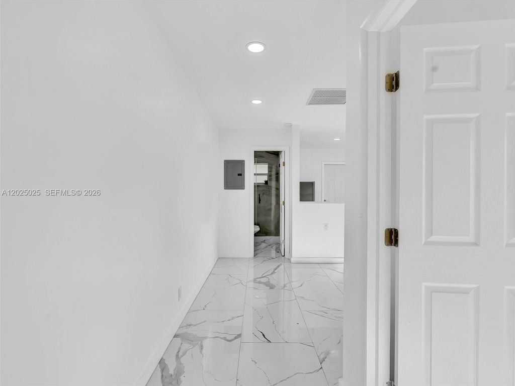 Photo of Hollywood, FL 33023 (MLS # A12025025)