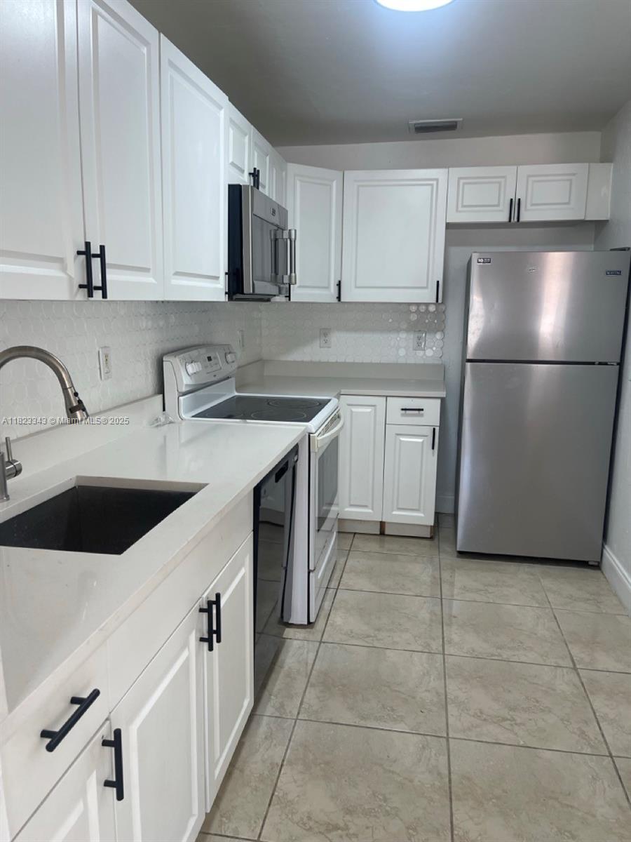 2329 Ne 173rd St Front, North Miami Beach, Miami-Dade County, Florida - 2 Bedrooms  
1 Bathrooms - 