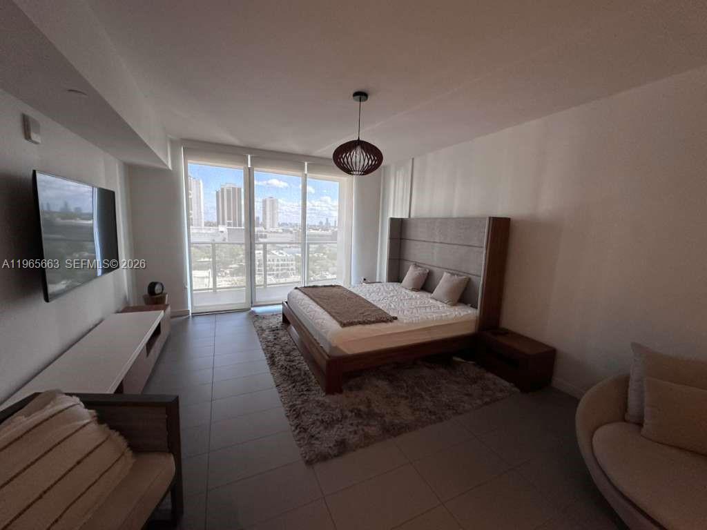 1600 NE 1st Ave 1004