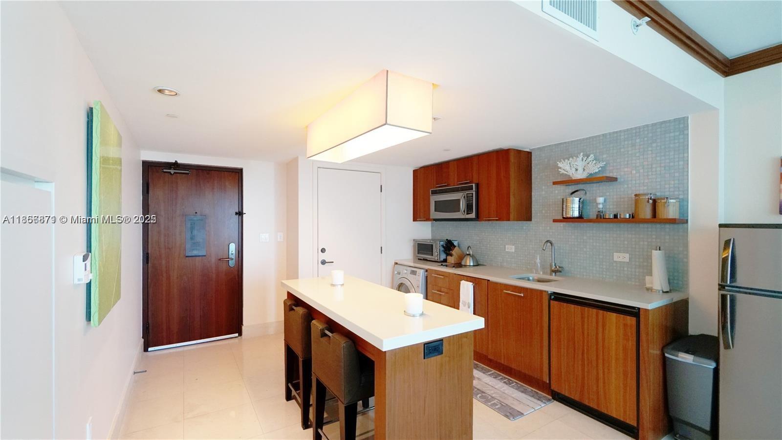 6801 Collins Ave 710