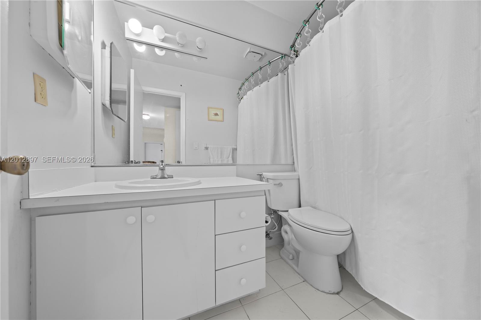 LAKEWOOD VILLAS CONDO - Residential