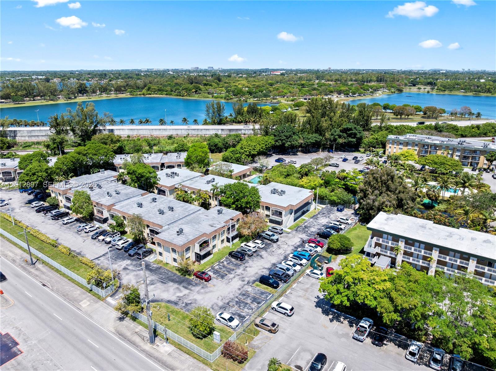 LAKEWOOD VILLAS CONDO - Residential