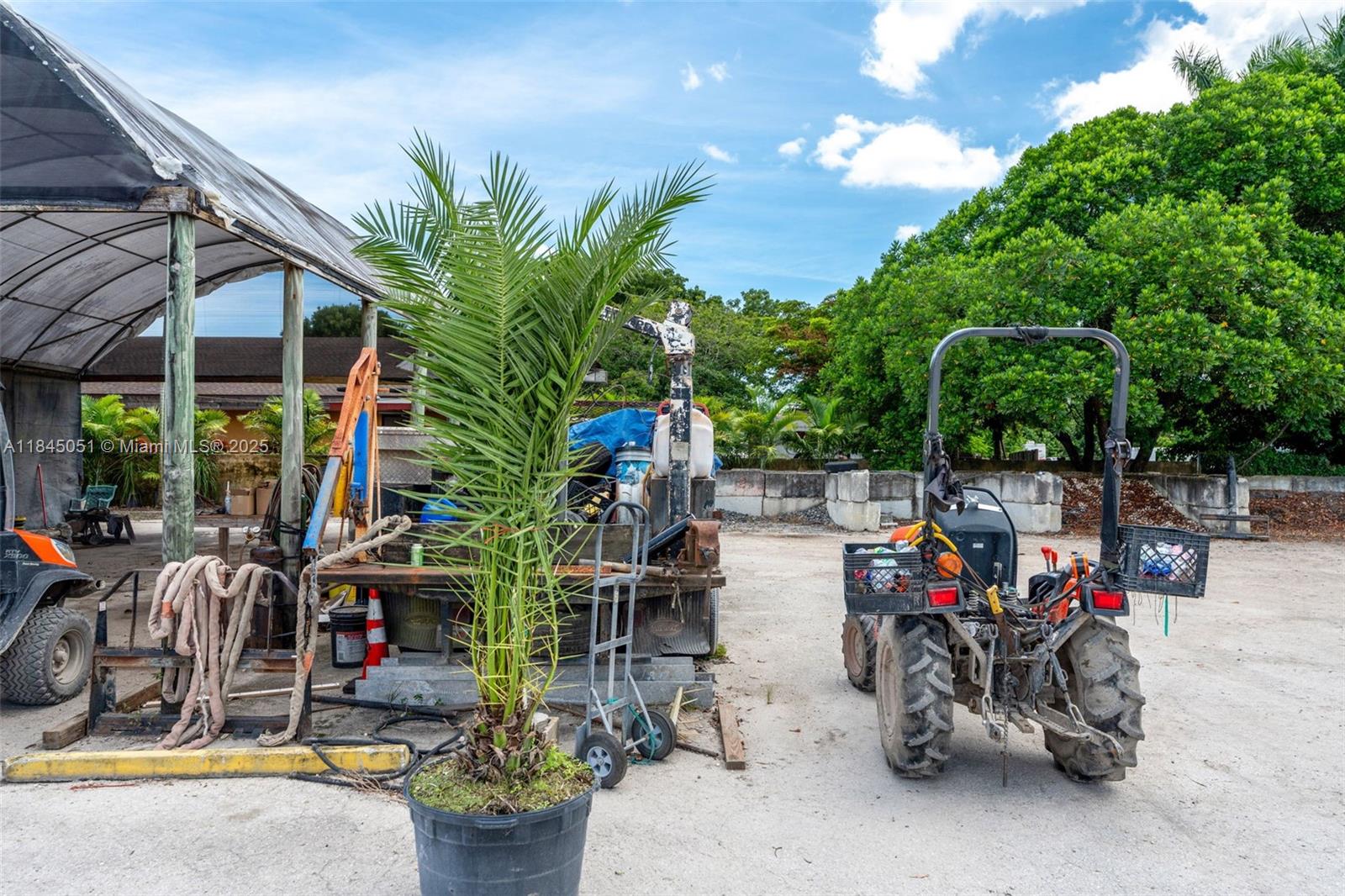 KROME AVE 27.61 ACRE LAND - Land