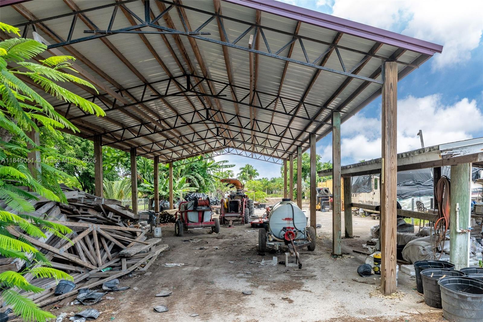 KROME AVE 27.61 ACRE LAND - Land