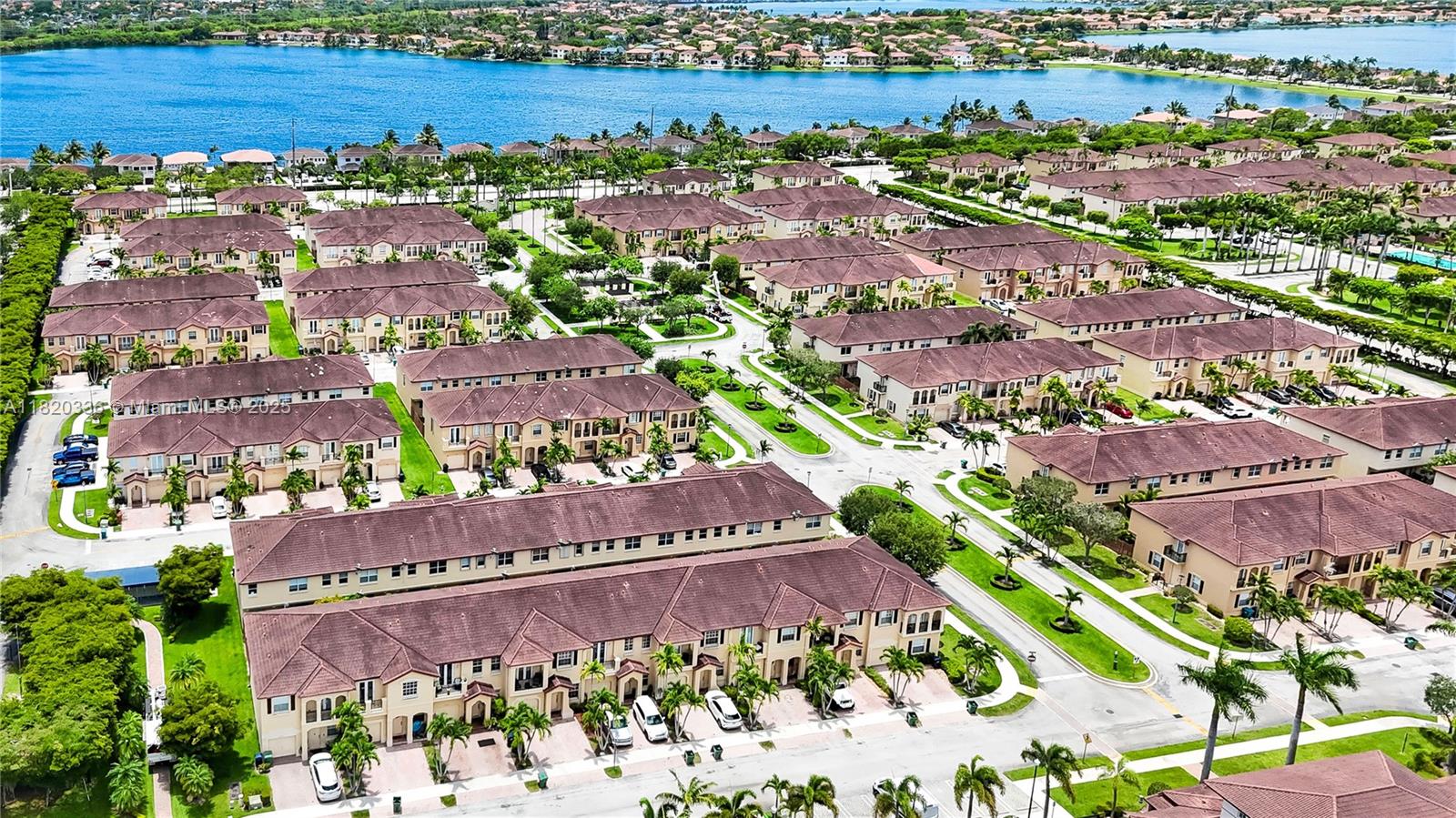 COURTS AT TUSCANY - Residential