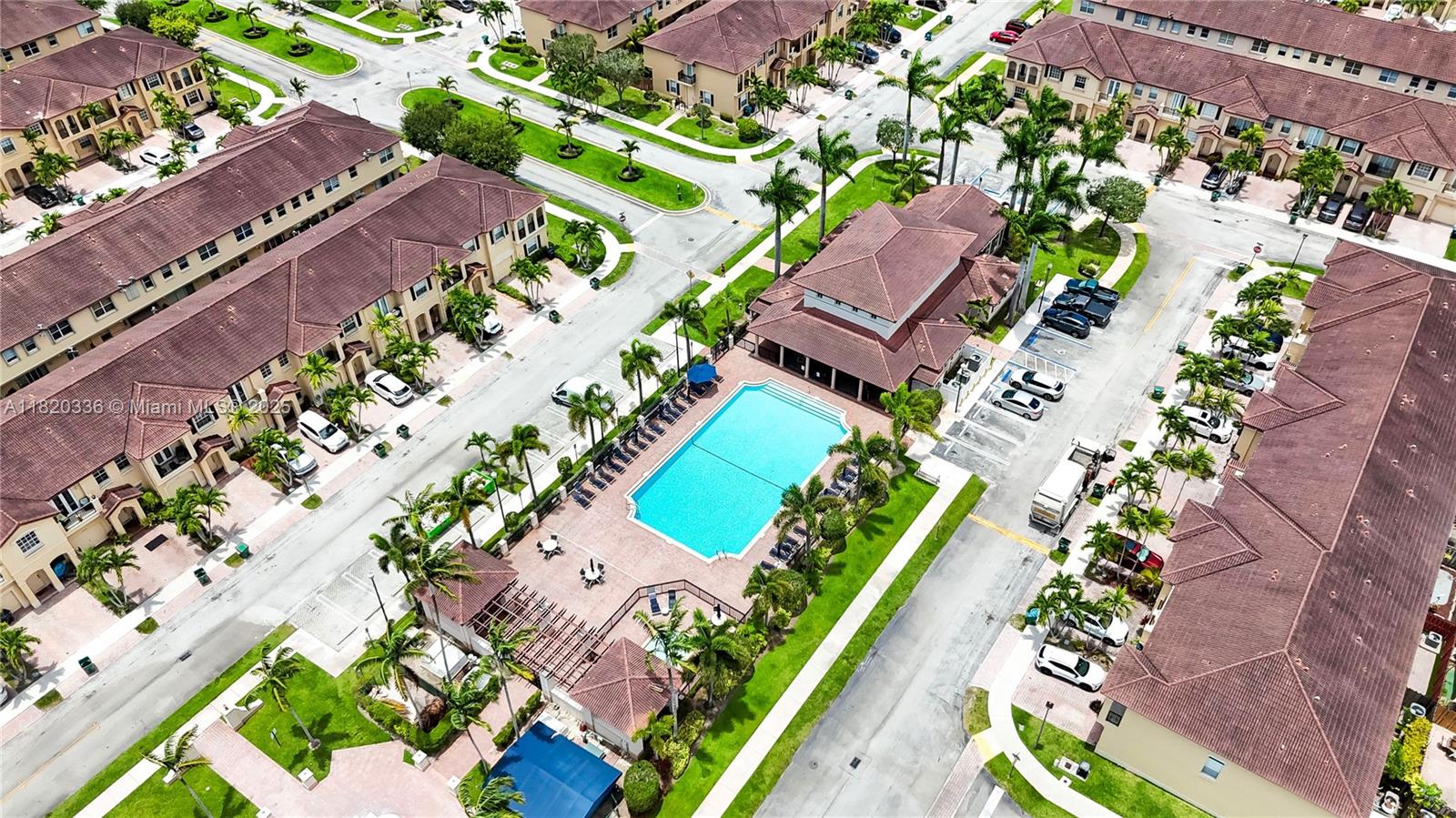 COURTS AT TUSCANY - Residential