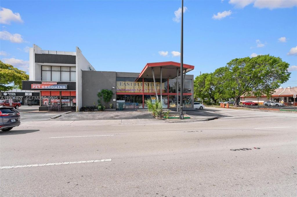 Photo of 1500 E Commercial Blvd, Oakland Park, FL 33334 (MLS # A11924627)