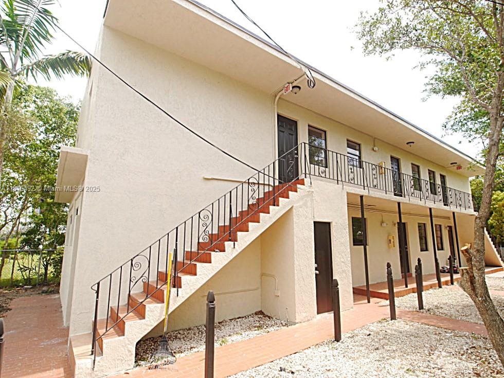 Rental Property at 6555 Sw 59th Pl 2, South Miami, Miami-Dade County, Florida - Bedrooms: 1 
Bathrooms: 1  - $1,400 MO.