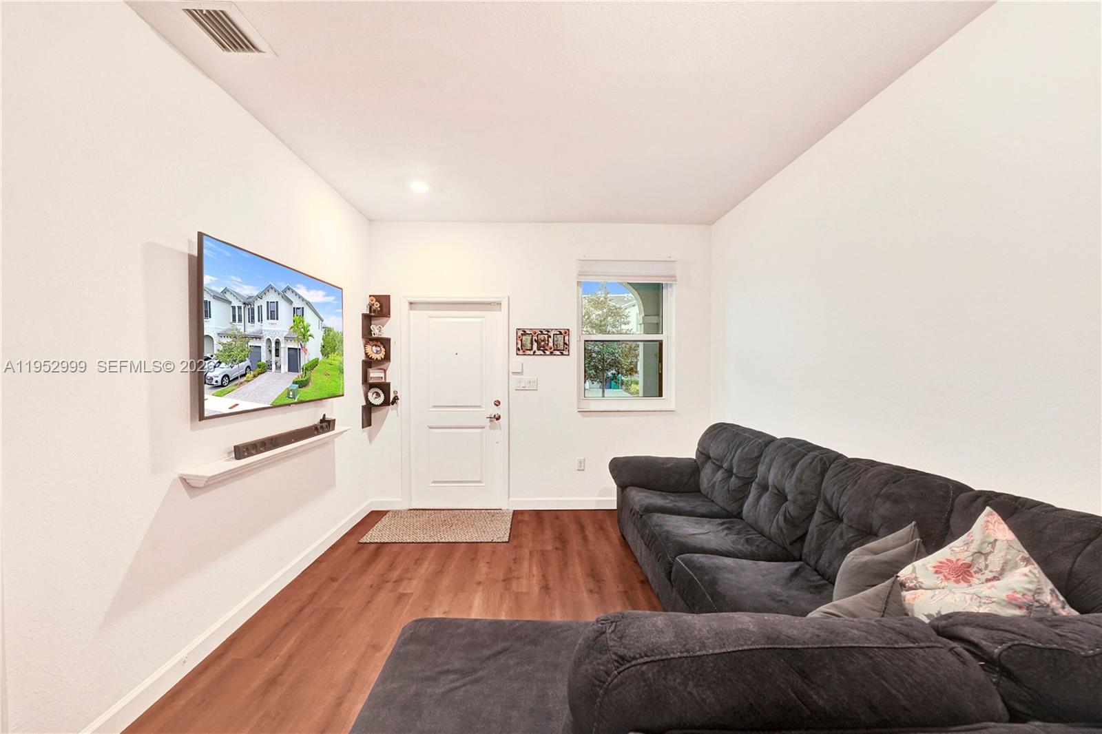 PINE ISLE - Residential