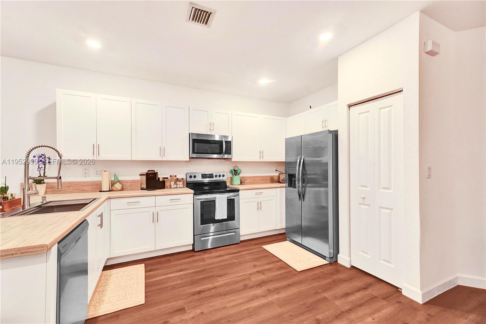 PINE ISLE - Residential