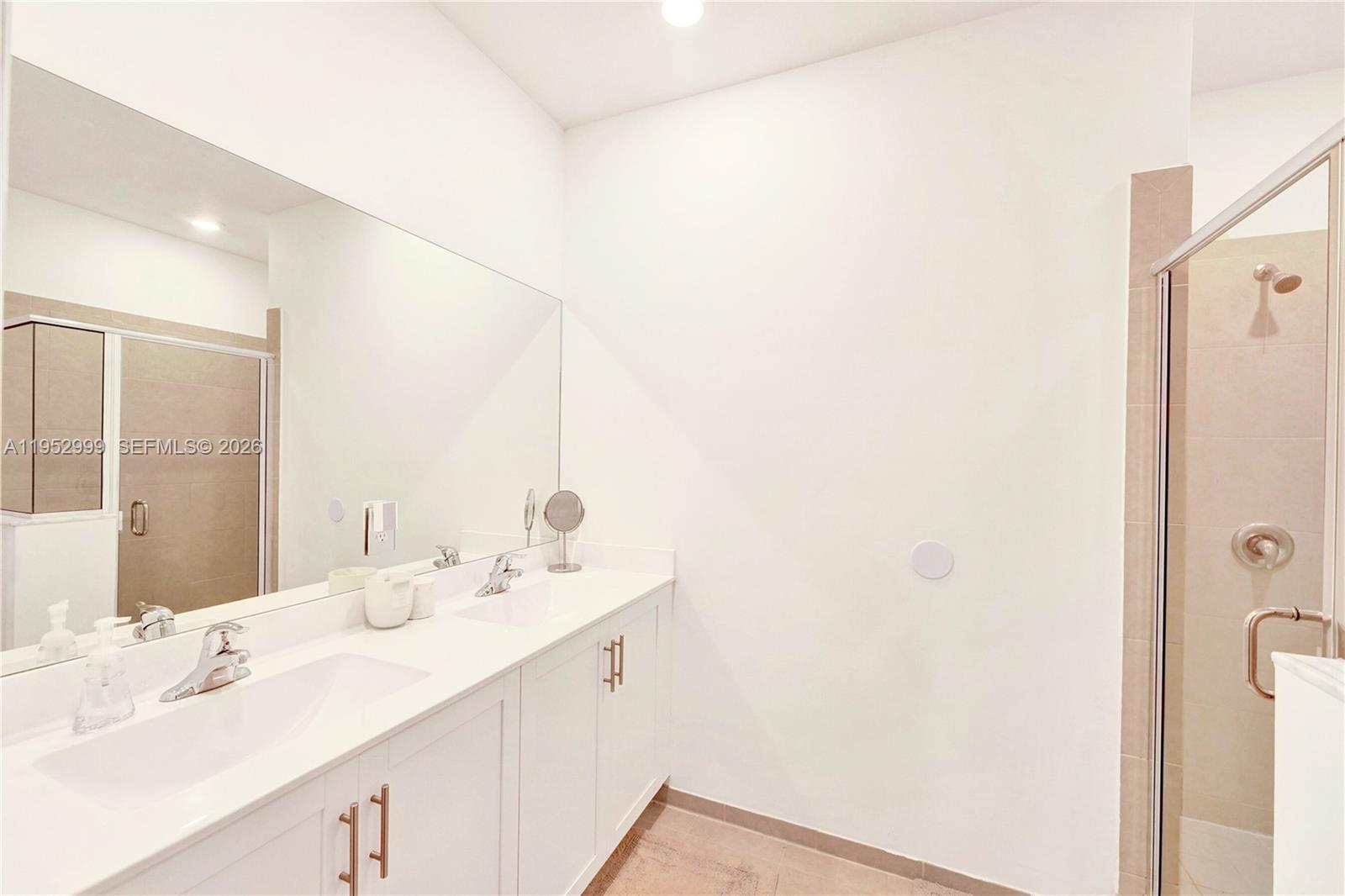 PINE ISLE - Residential