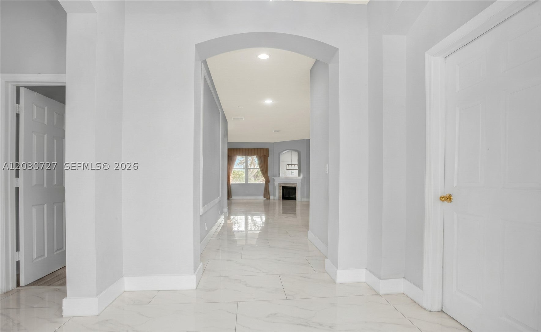 19548 S Whitewater Ave, Weston FL 33332