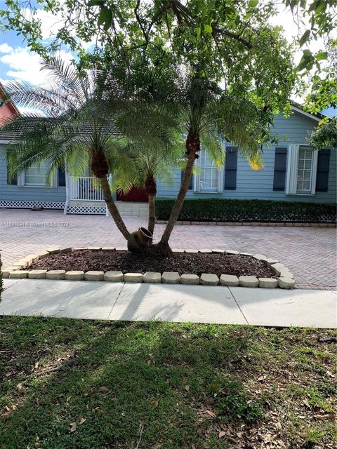 Single Family Residence in Miami FL 9823 161st Pl.jpg