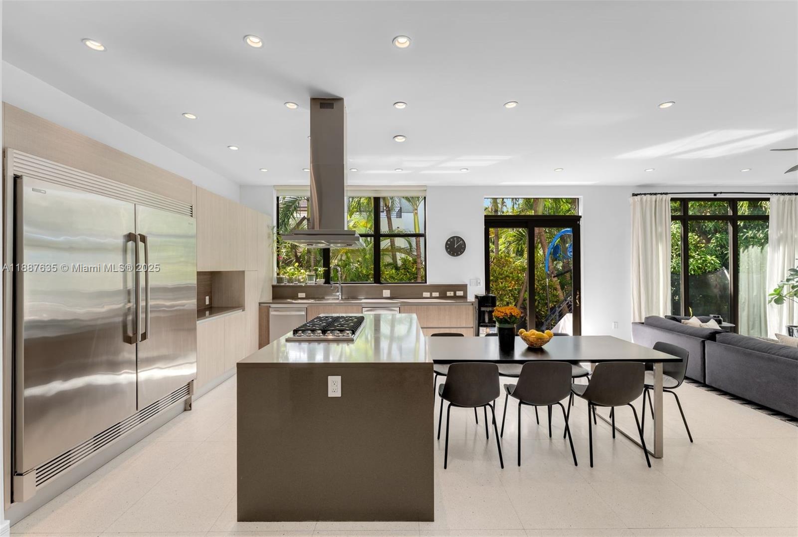 HOLIDAY COLONY - Residential