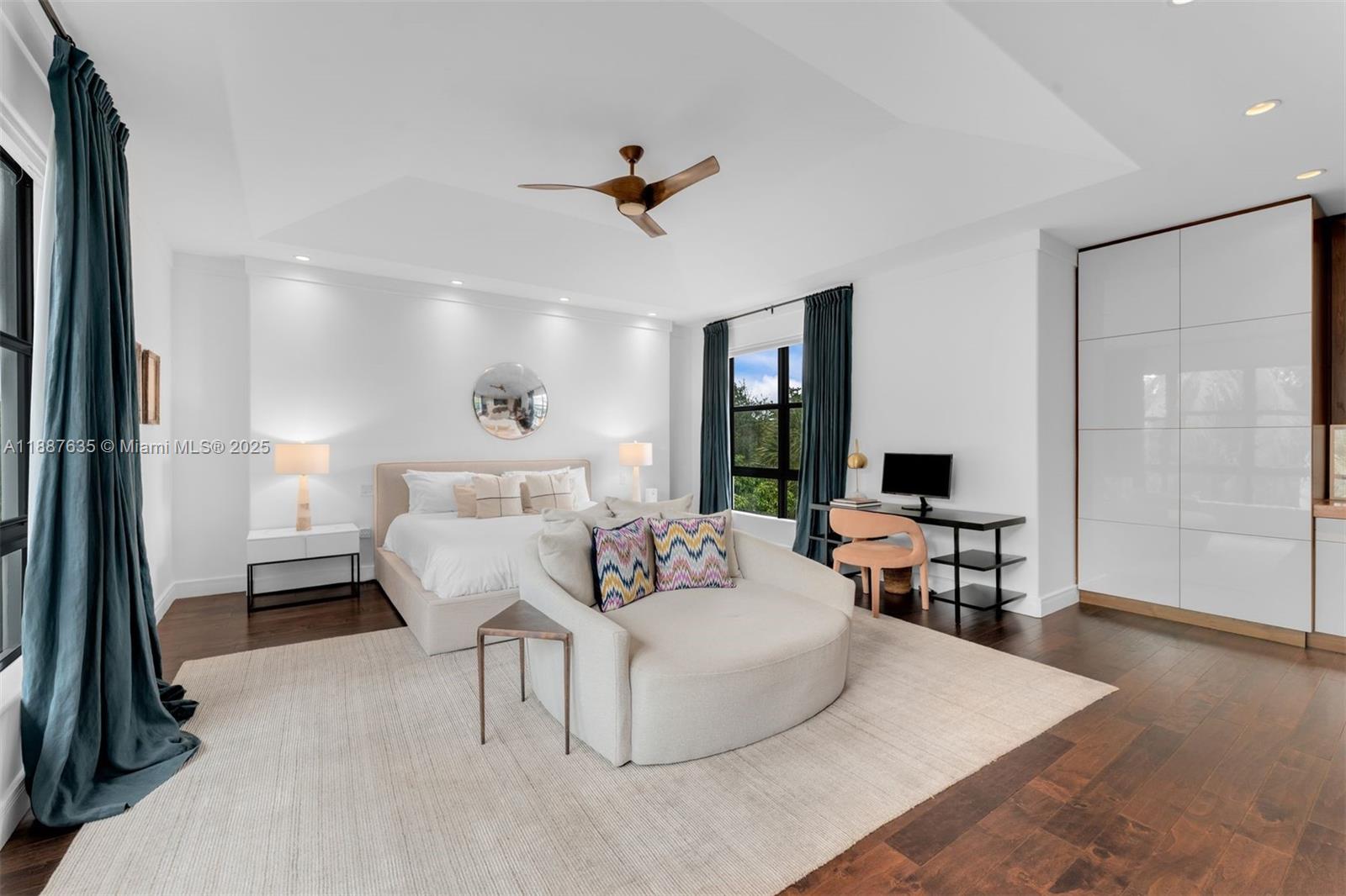 HOLIDAY COLONY - Residential