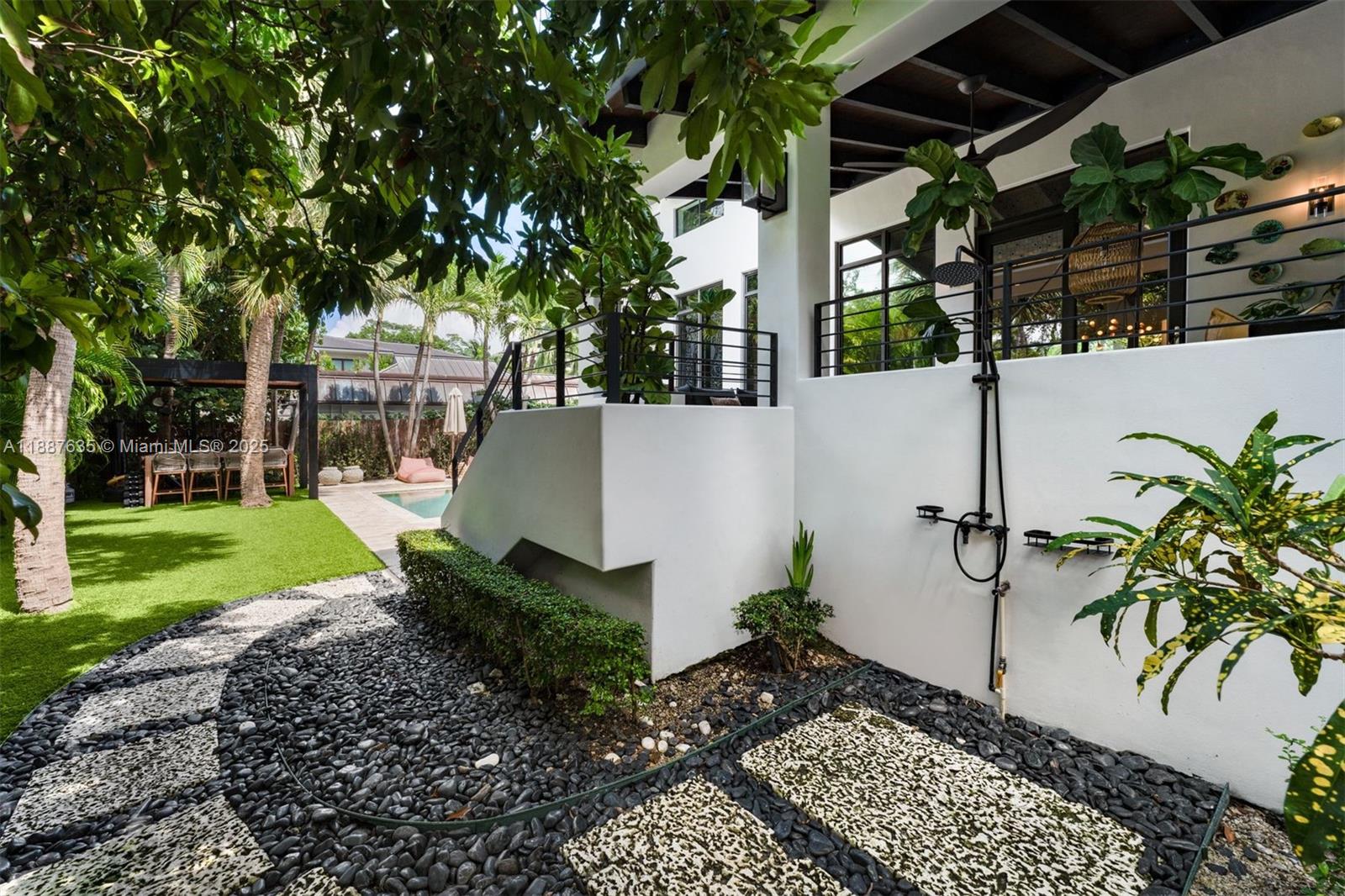 HOLIDAY COLONY - Residential