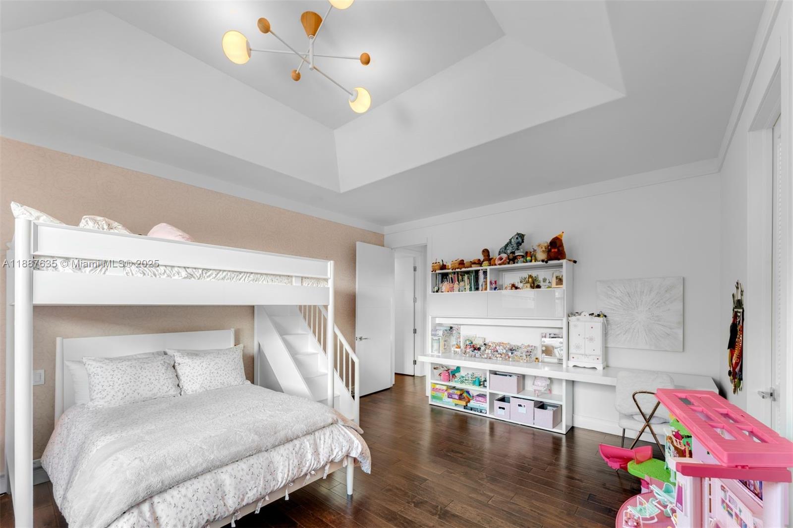 HOLIDAY COLONY - Residential