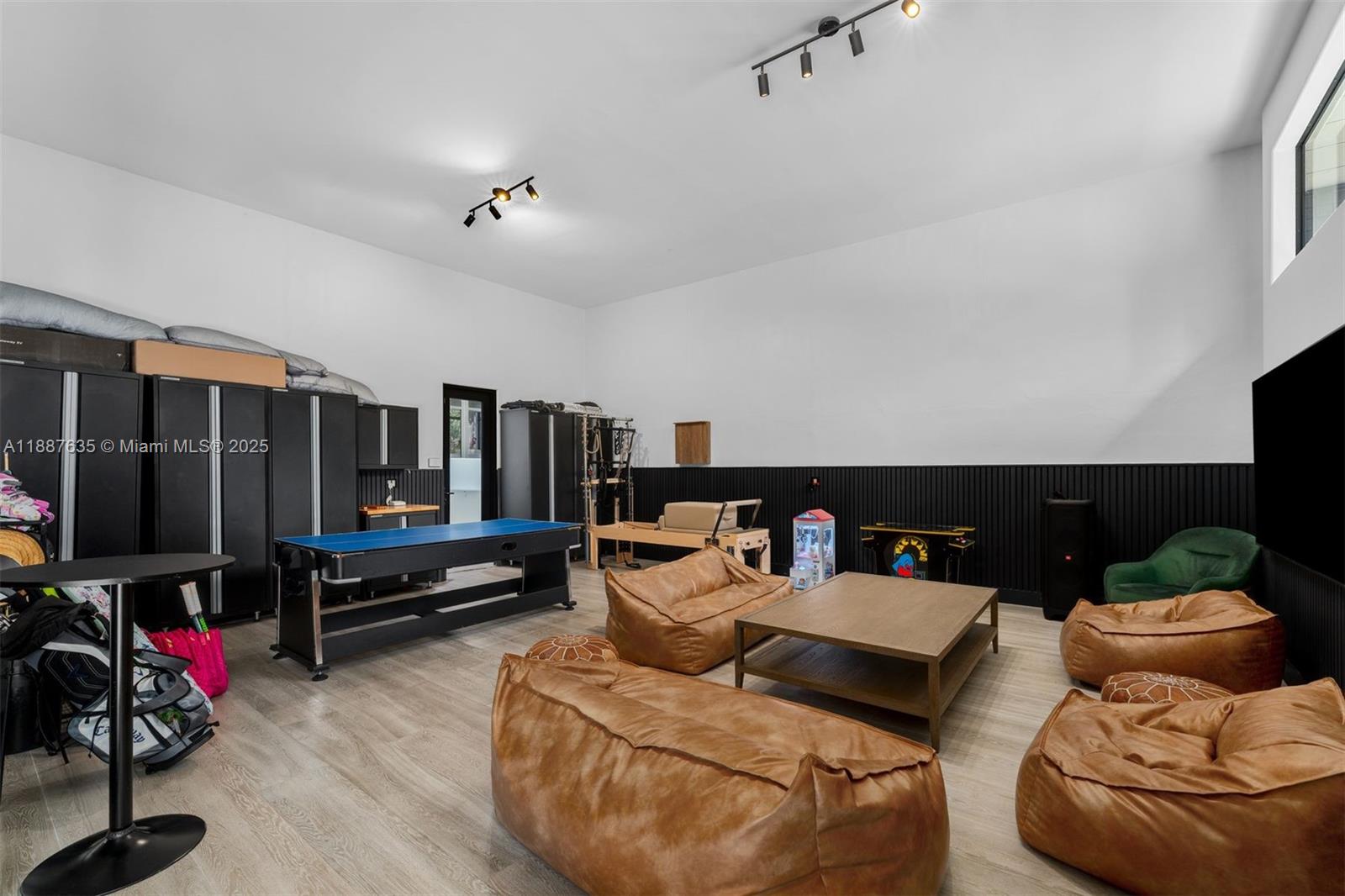HOLIDAY COLONY - Residential
