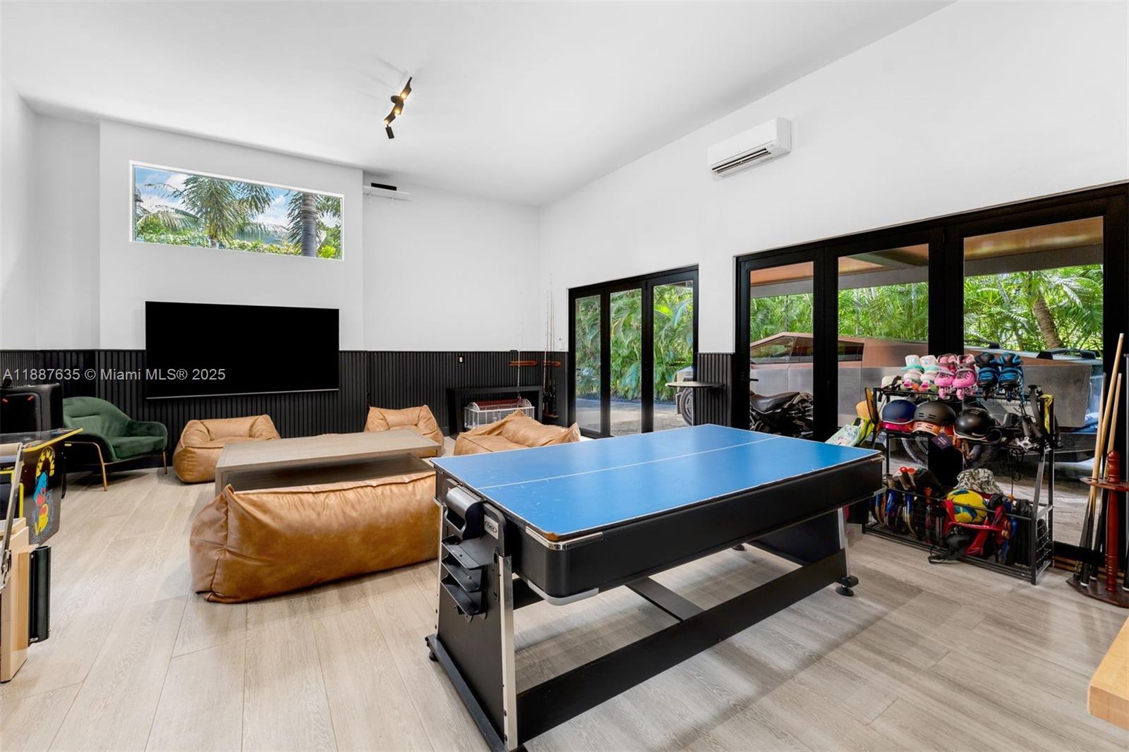 HOLIDAY COLONY - Residential