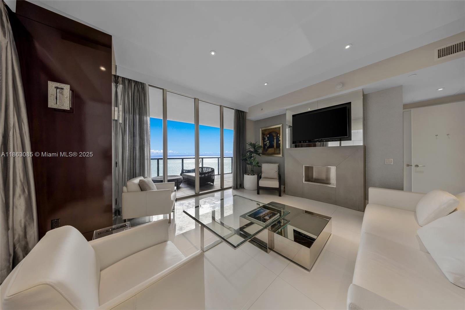 ST REGIS BAL HRBOUR - Residential Lease