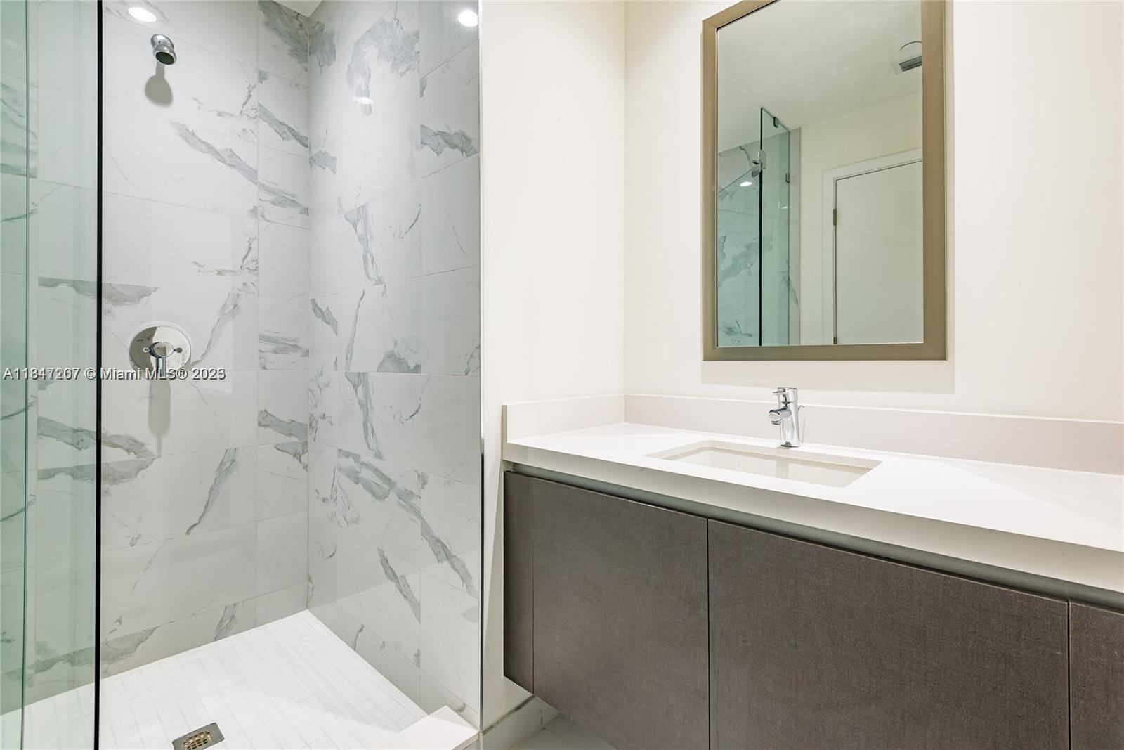 PARAMOUNT MIAMI WORLDCENT - Residential