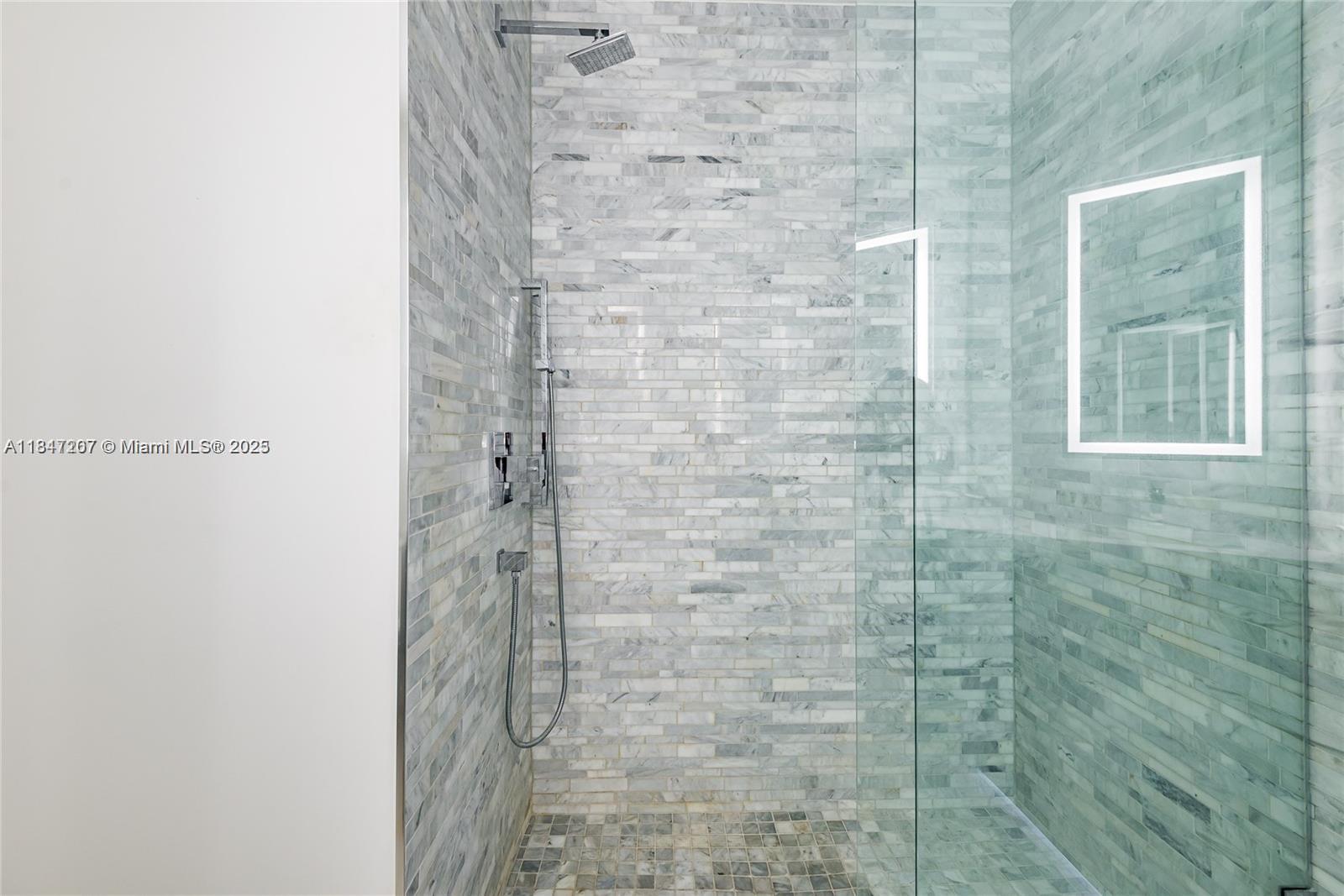 PARAMOUNT MIAMI WORLDCENT - Residential