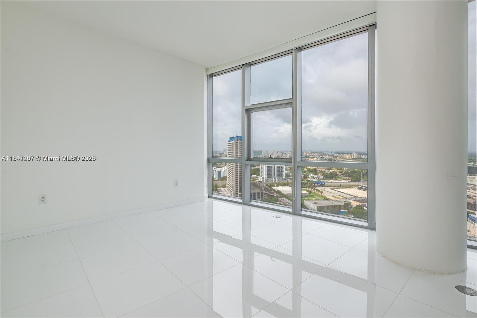 PARAMOUNT MIAMI WORLDCENT - Residential