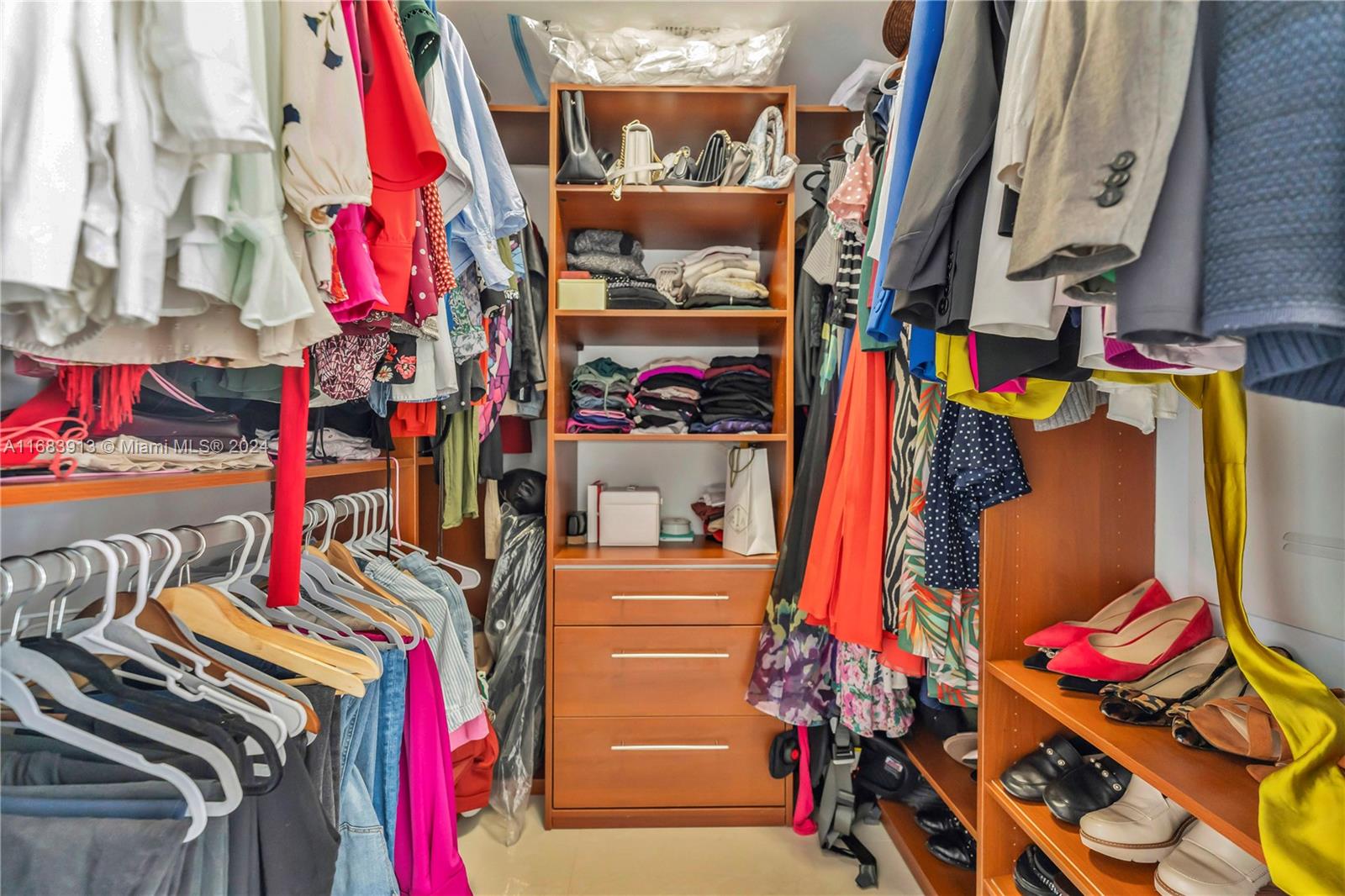 ICON BRICKELL NO TWO - Residential