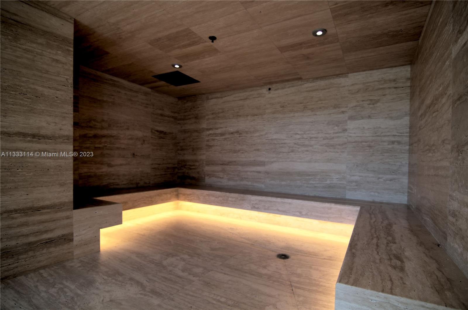 THE HARBOUR SOUTH CONDO UN - Residential