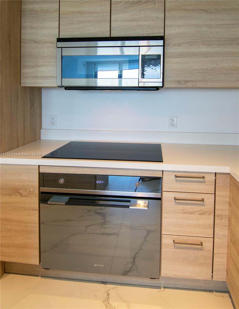 THE HARBOUR SOUTH CONDO UN - Residential