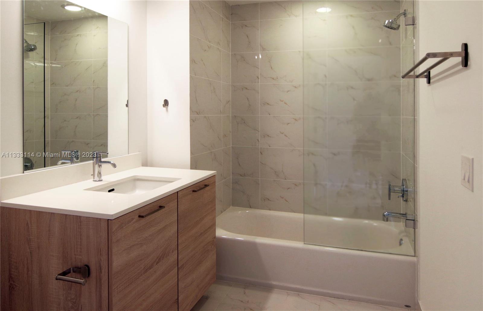 THE HARBOUR SOUTH CONDO UN - Residential