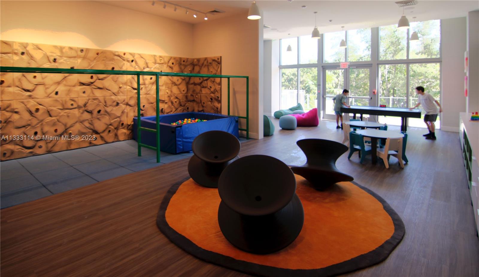 THE HARBOUR SOUTH CONDO UN - Residential