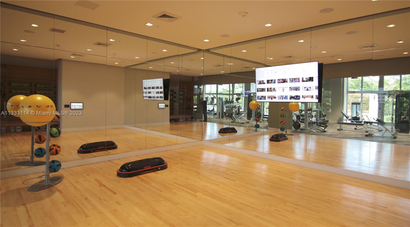 THE HARBOUR SOUTH CONDO UN - Residential