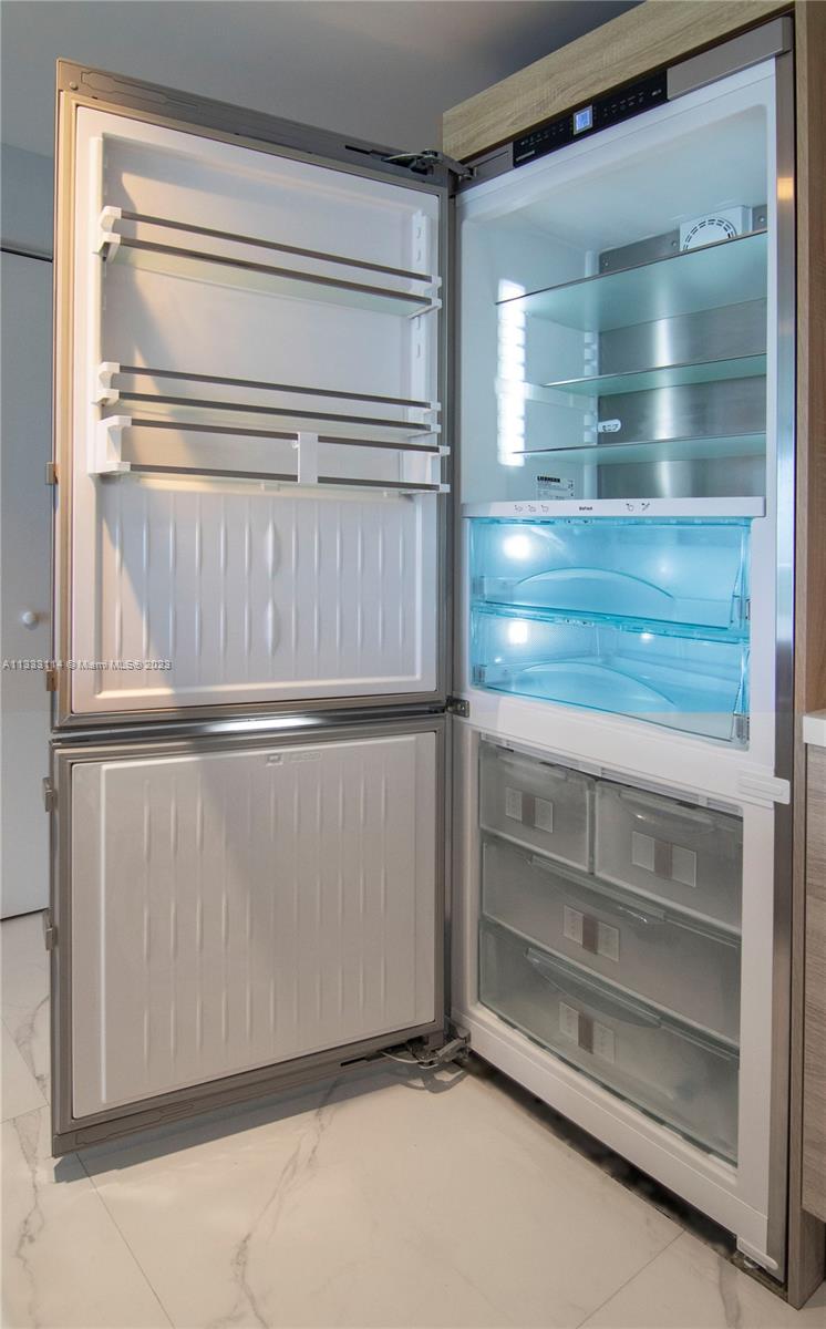 THE HARBOUR SOUTH CONDO UN - Residential