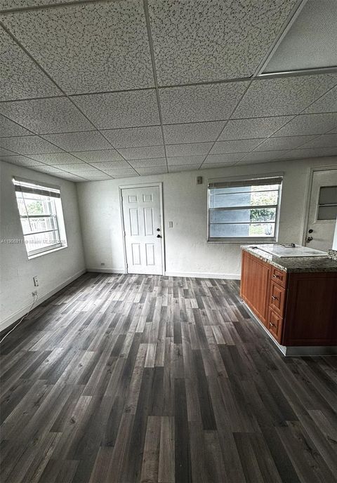 1610 NW N River Dr 112 Miami FL 33125