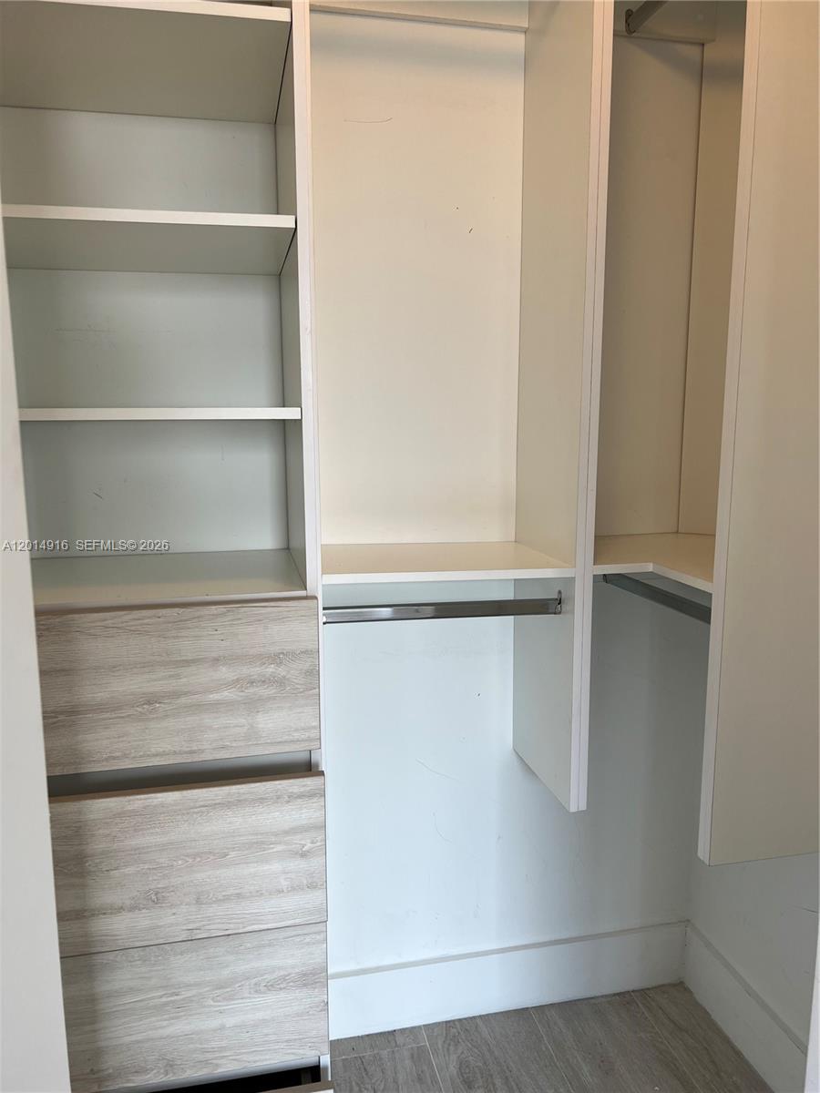 121 NE 34th St 1207