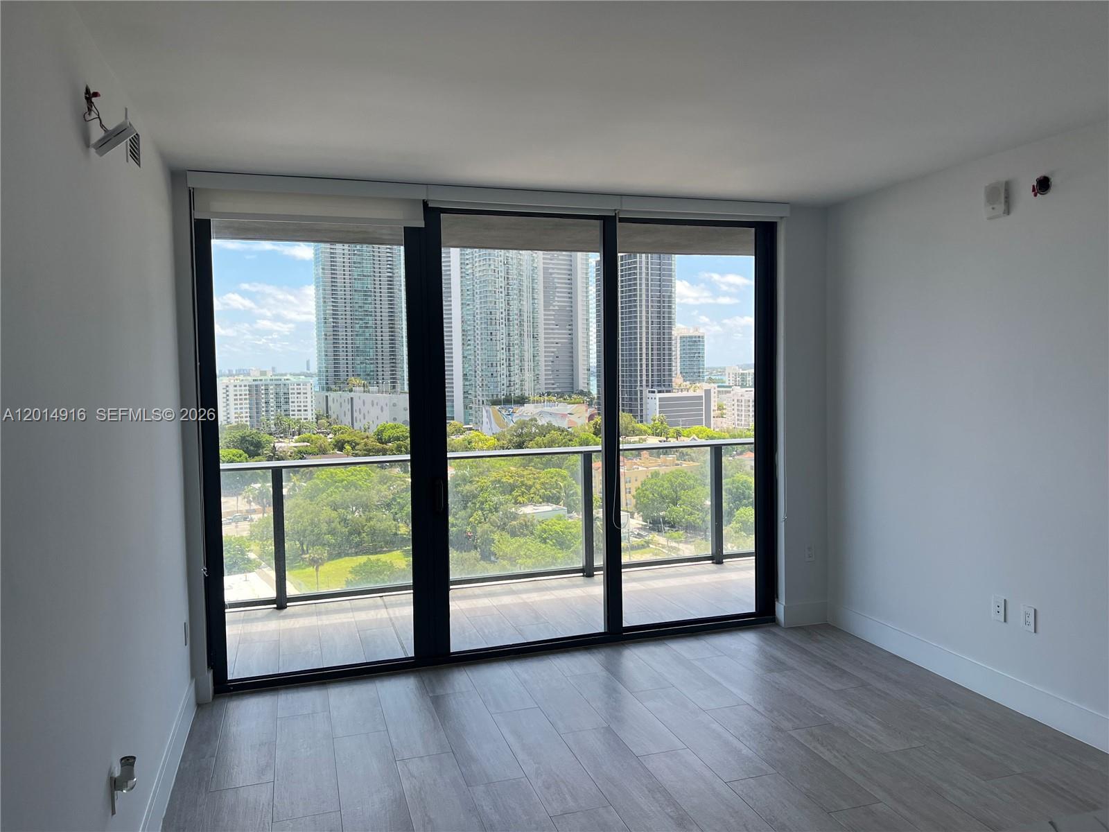 121 NE 34th St 1207