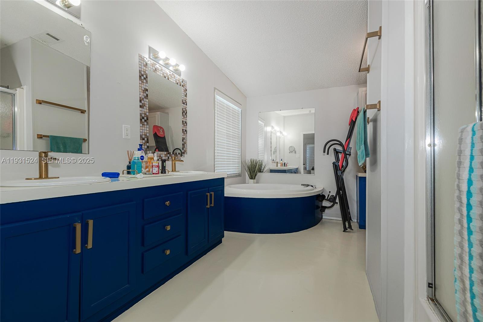 COCOWALK ESTATES - Residential