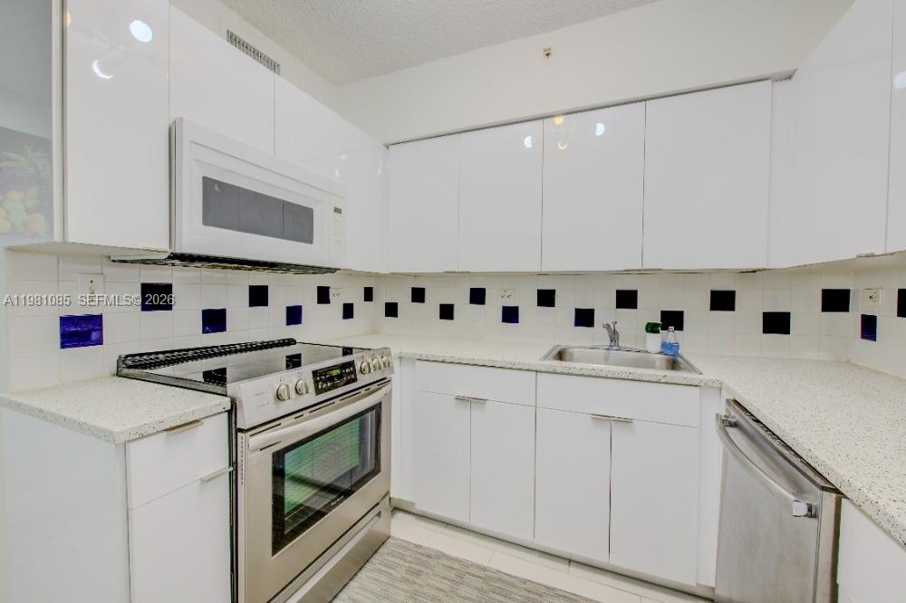 FLAMINGO SOUTH BEACH I CO - Residential Lease