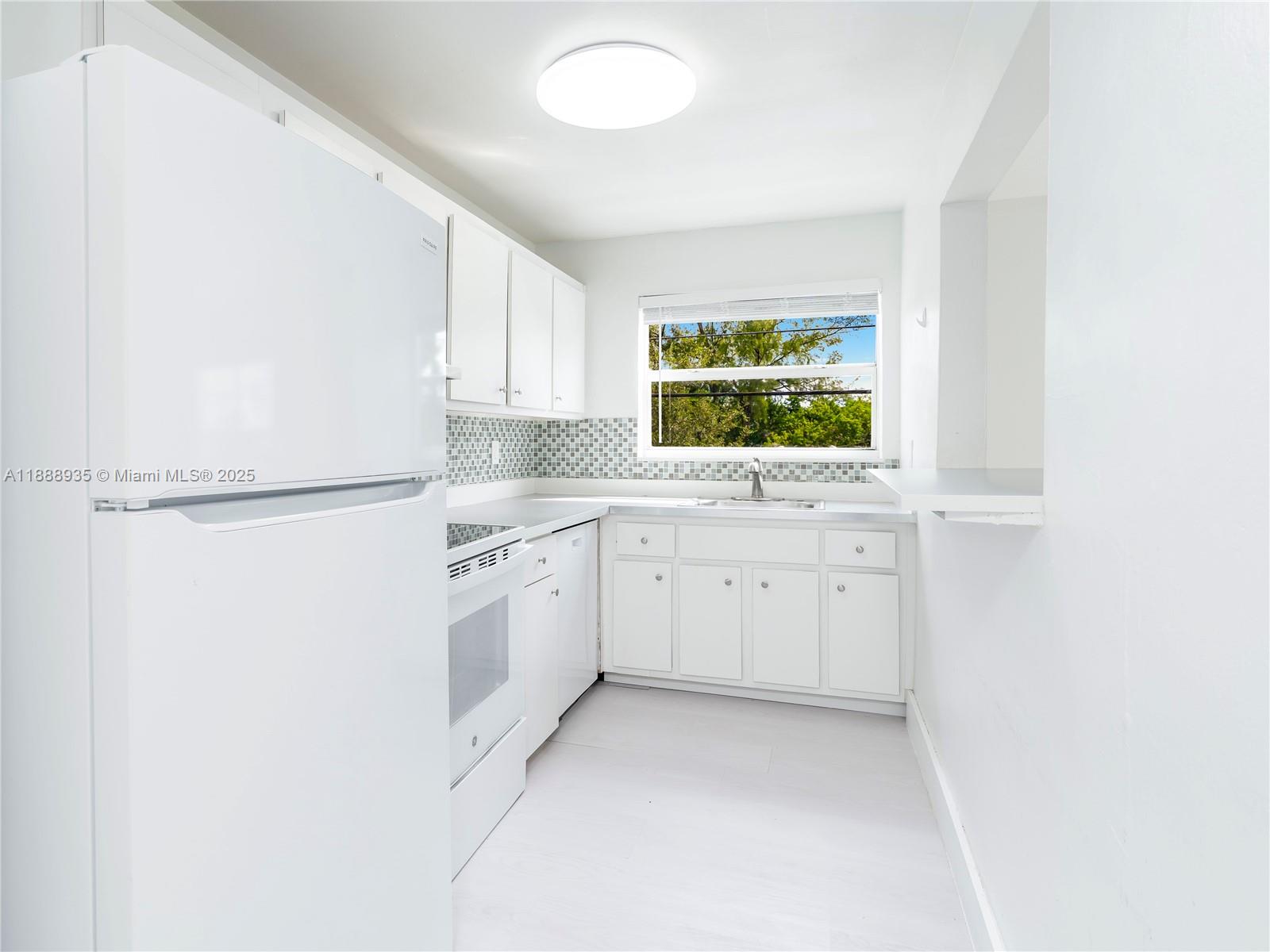 EVERGLADE LAND SALES CO - Residential Lease